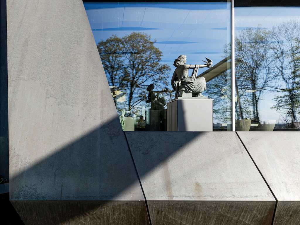 U40 — detail